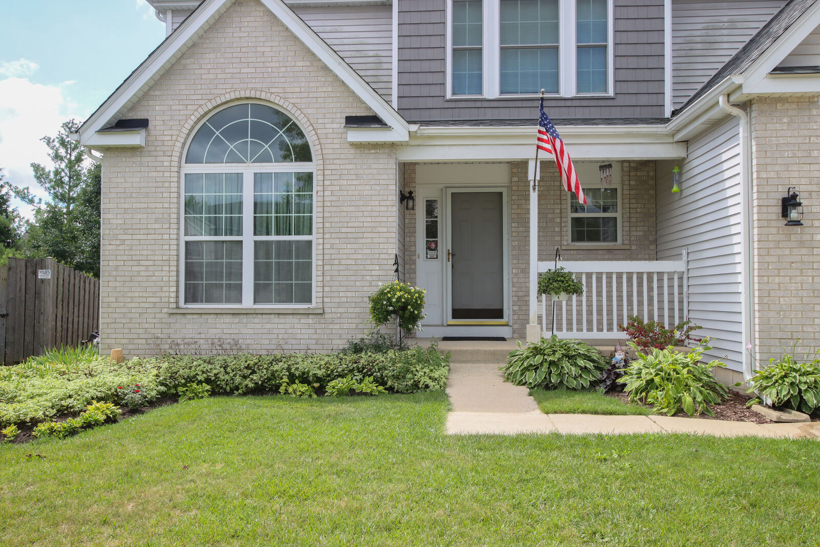 Property Photo:  1949 W Windsor Drive  IL 60073 