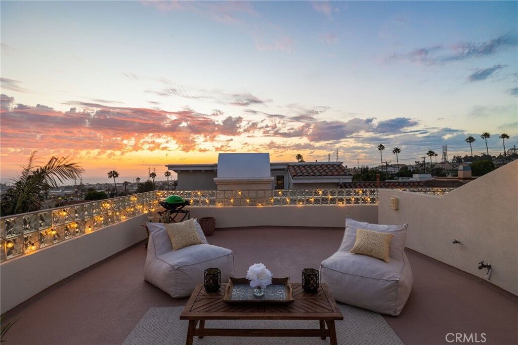 Property Photo:  611 N Lucia B  CA 90277 