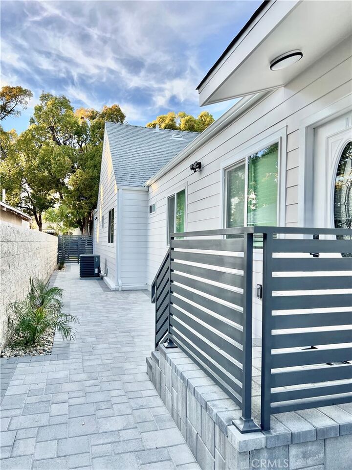 Property Photo:  1040 Ruberta Avenue Aa  CA 91201 