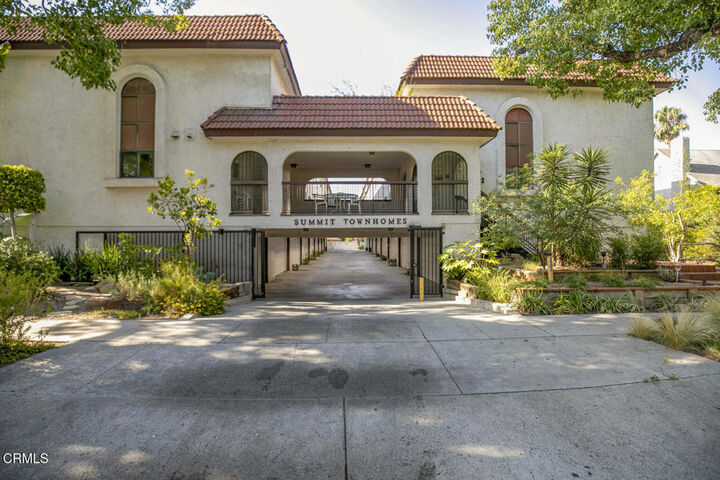 Property Photo:  1502 Rock Glen Avenue G  CA 91205 