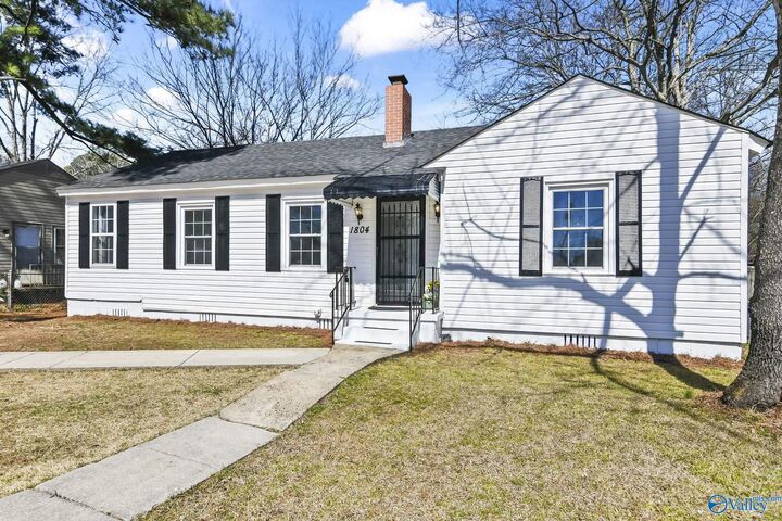 Property Photo:  1804 Enolam Blvd SE  AL 35601 