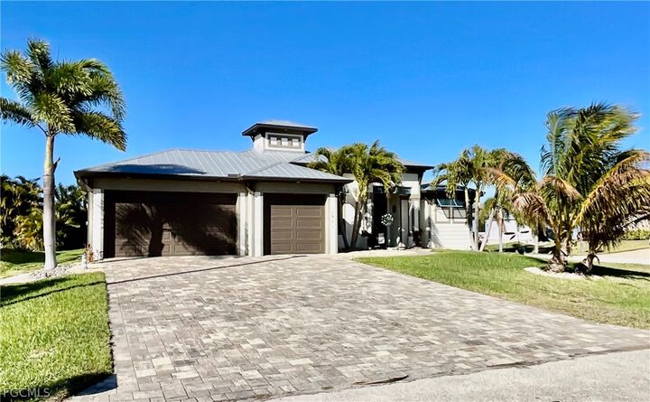 Property Photo: 2801 SW 33rd Terrace FL 33914