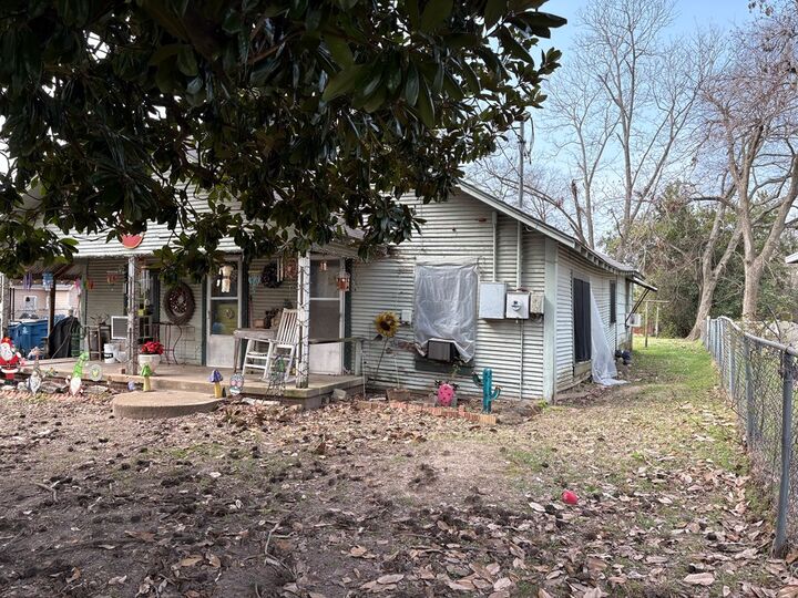 Property Photo: 705.5 N Mill Street TX 75652