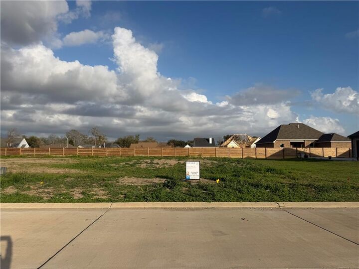 Property Photo:  329 Sophia Drive  LA 70070 