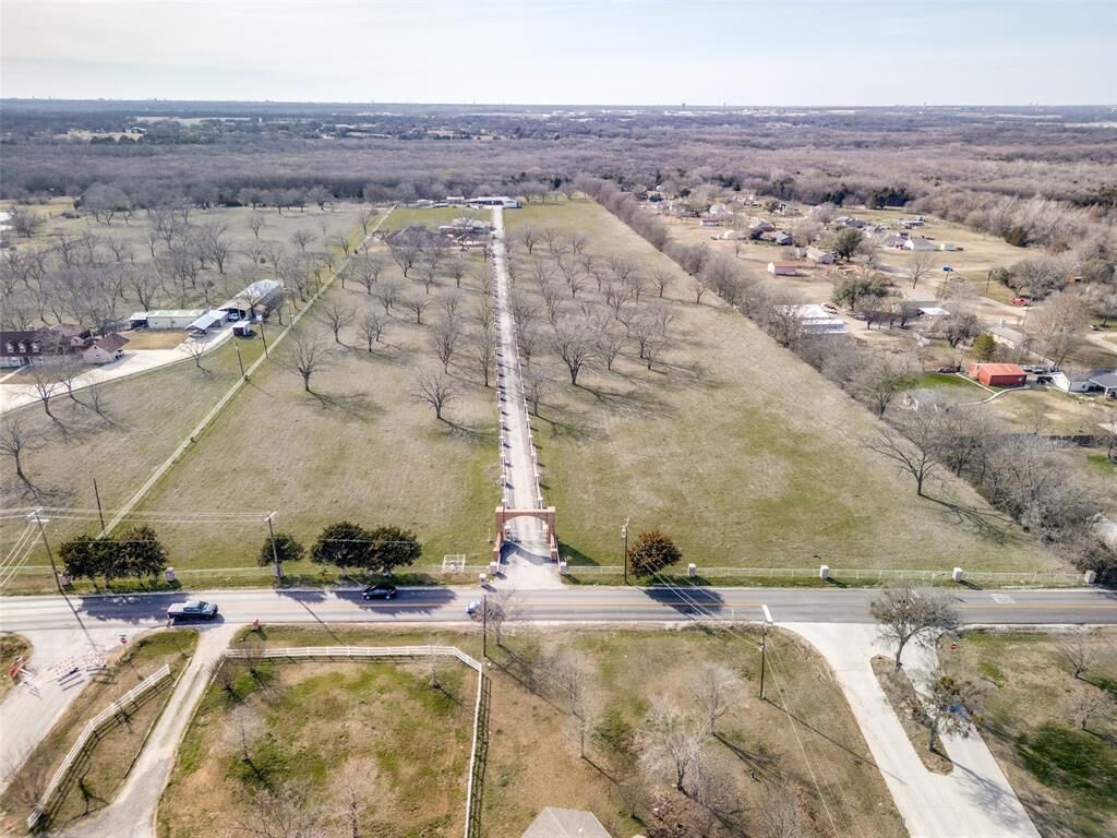 Property Photo: 2020 S Bridgefarmer Road TX 75069