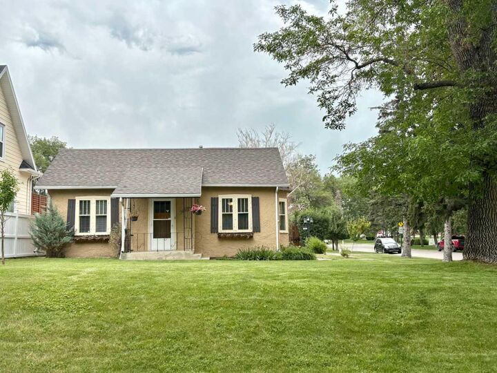 Property Photo: 1407 4 Avenue S AB T1J 0R6