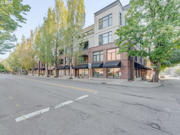 Property Photo:  618 NW 12th Ave 306  OR 97209 