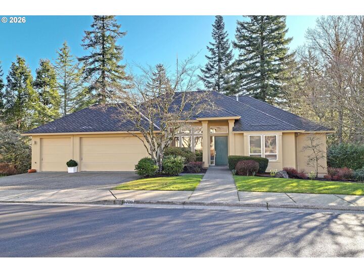 Property Photo: 700 SW 67th Pl OR 97225