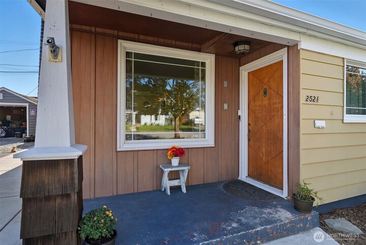 Property Photo:  2521 W Walton Avenue  WA 99205 