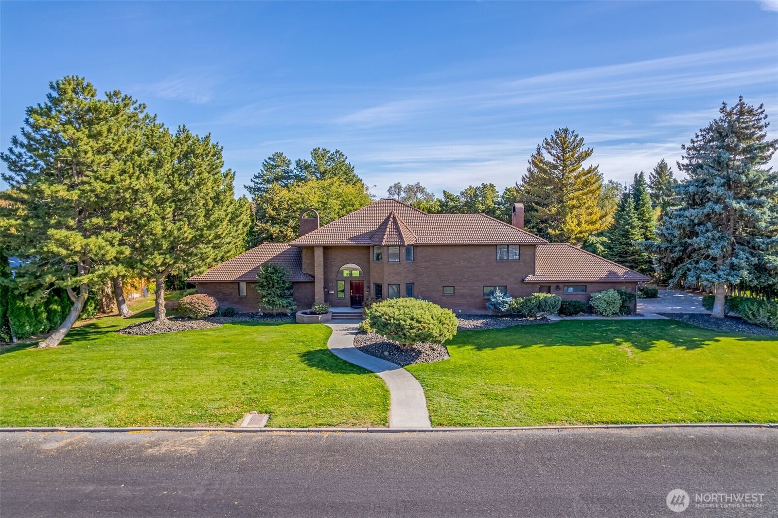 Property Photo: 810 D Street SW WA 98823
