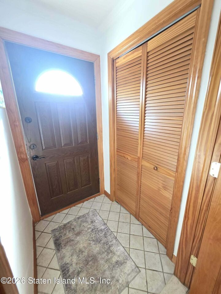 Property Photo:  58 Selvin Loop  NY 10303 