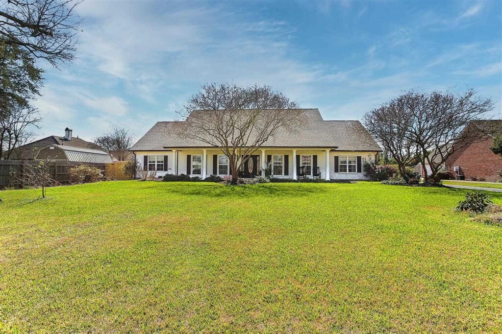 Property Photo:  2807 Saint Francis Forest Drive  LA 70605 