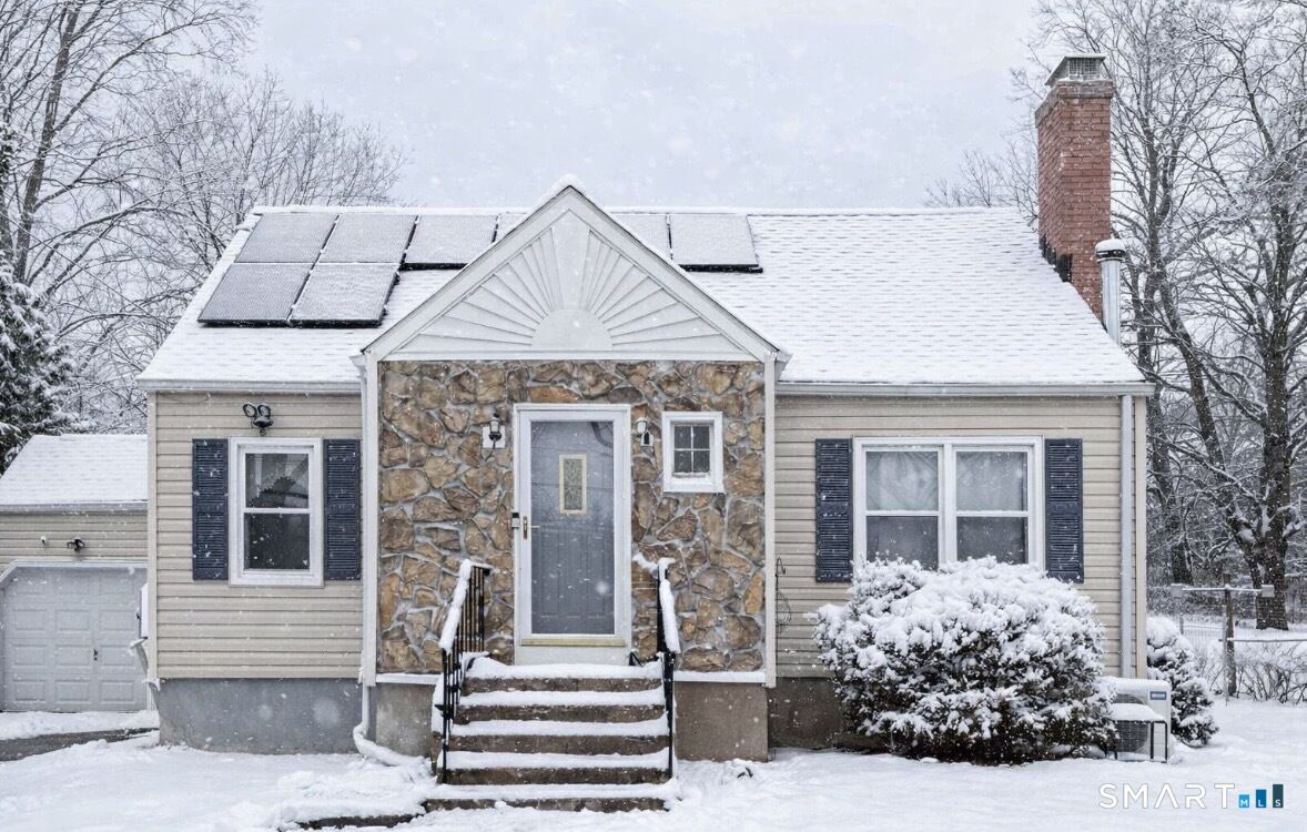 Property Photo:  190 Chestnut Street  CT 06040 