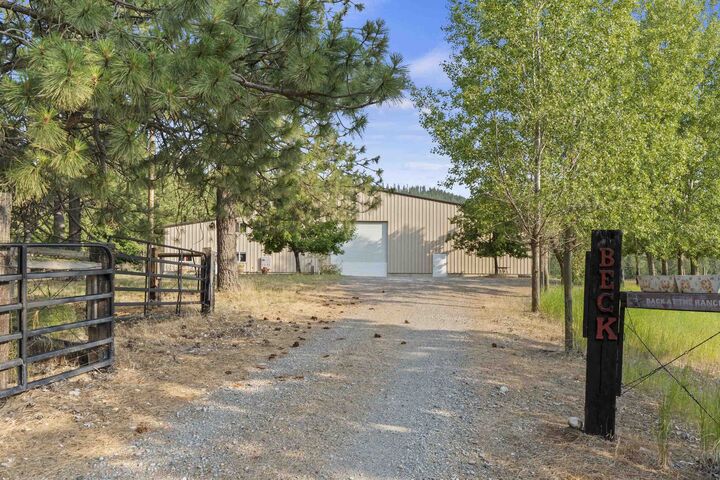 Property Photo: 10718 S Mica Vista Ln WA 99023