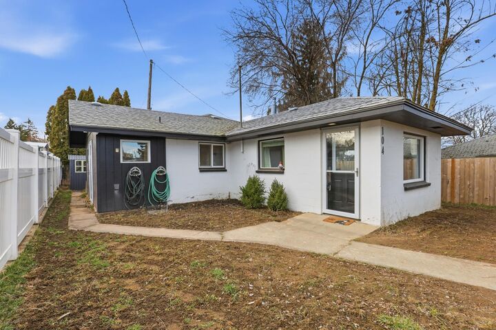 Property Photo:  104 W Adams St  WA 99134 