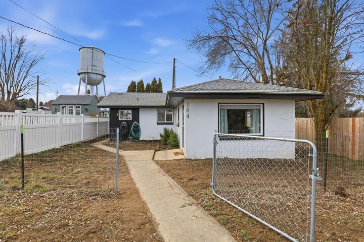 Property Photo: 104 W Adams St WA 99134