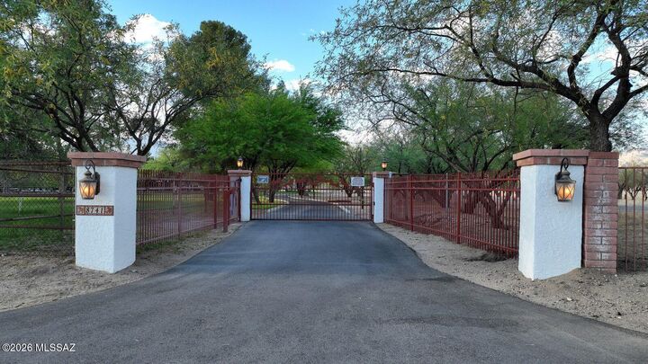 Property Photo: 8741 E Woodland Road AZ 85749