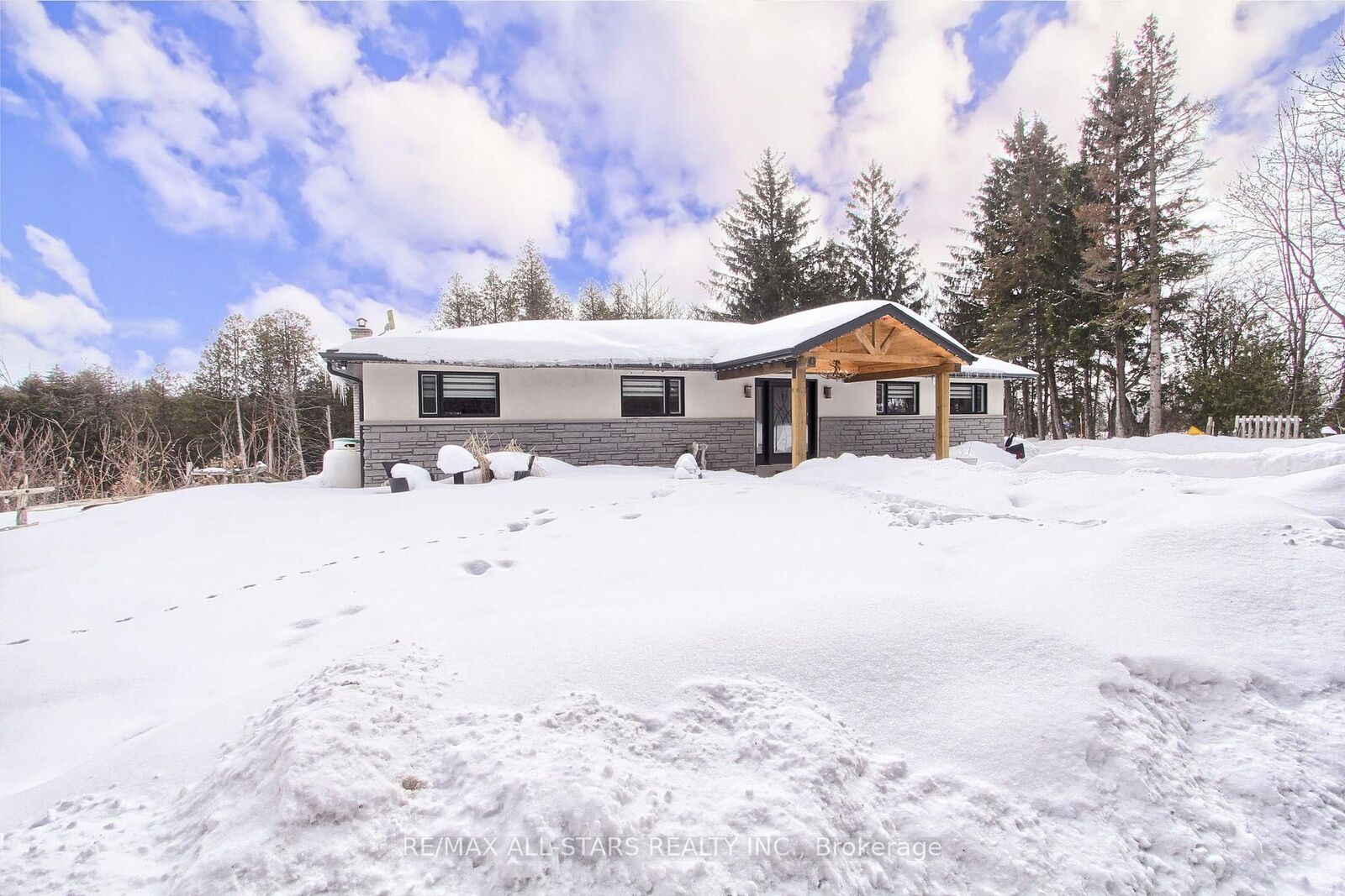 Property Photo:  215 Uxbridge Pickering Townline  ON L1Y 0A4 