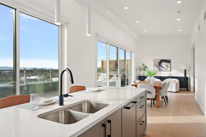 Photo de la propriété:  1102 Esquimalt Rd 502  BC V9A 0L3 