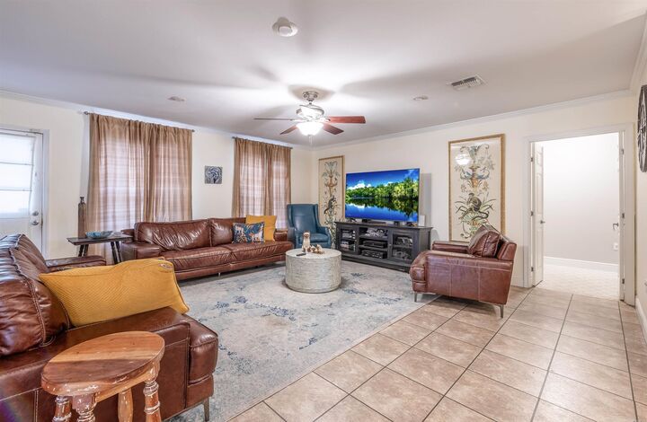 Property Photo:  512 Buena Vista Blvd  LA 70360 