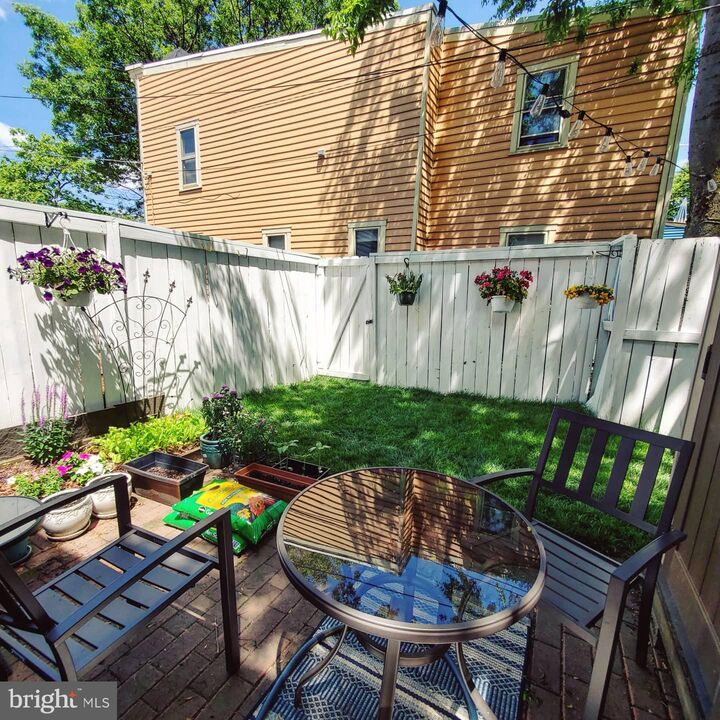 Property Photo:  1321 Queen Street  VA 22314 