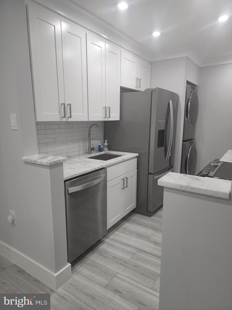 Property Photo: 255 S Pickett Street S 101 VA 22304