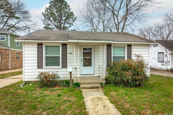 Property Photo:  1200 W 49th Street  AR 72118 