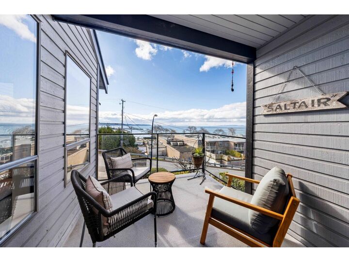 Property Photo:  14985 Victoria Avenue 2  BC V4B 1G2 