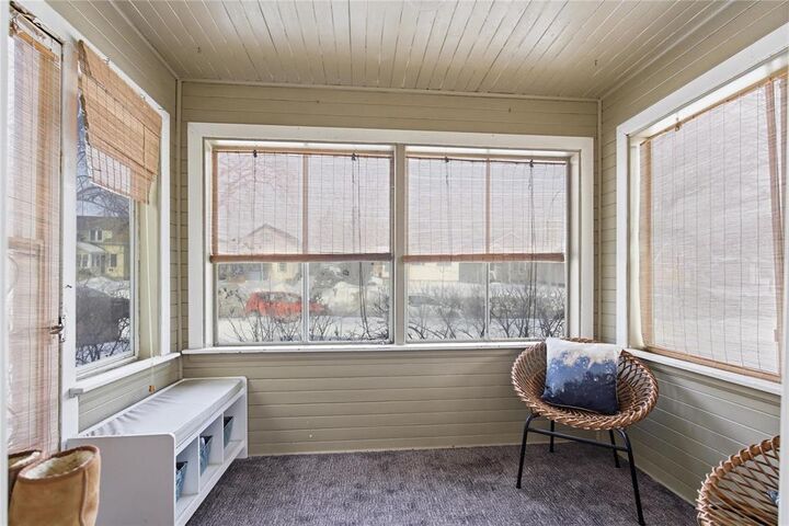 Property Photo:  930 Merriam Boulevard  MB R3T 0V3 