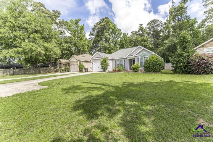 Property Photo:  510 Leisure Lake Drive  GA 31088-0000 