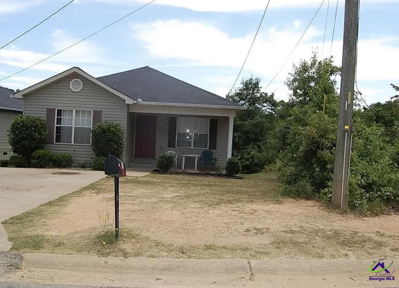 Property Photo:  136 Oscar Court  GA 31093-0136 