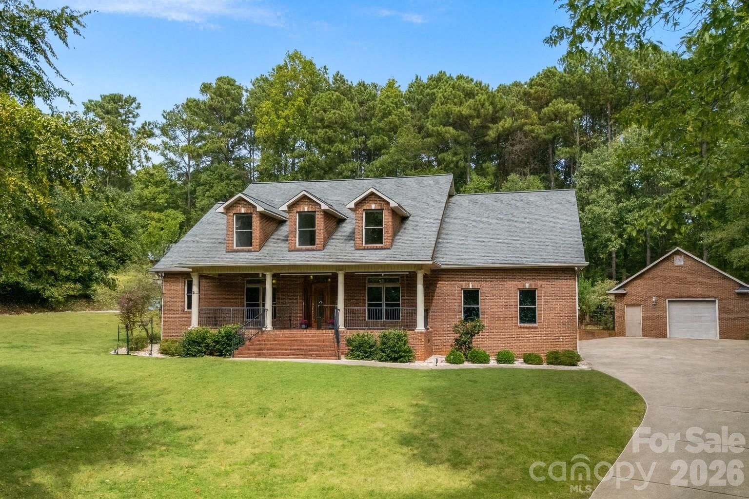 Property Photo: 182 Broadview Circle NC 28117