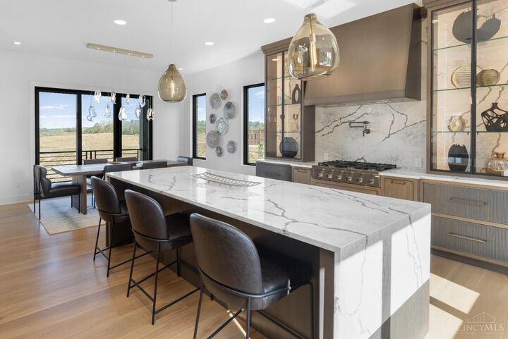 Property Photo:  2920 Three Oaks Lane  OH 45209 