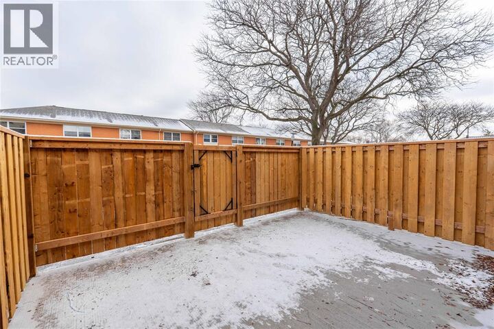 Photo de la propriété: 834 Exmouth Street 23 ON N7T 5R2