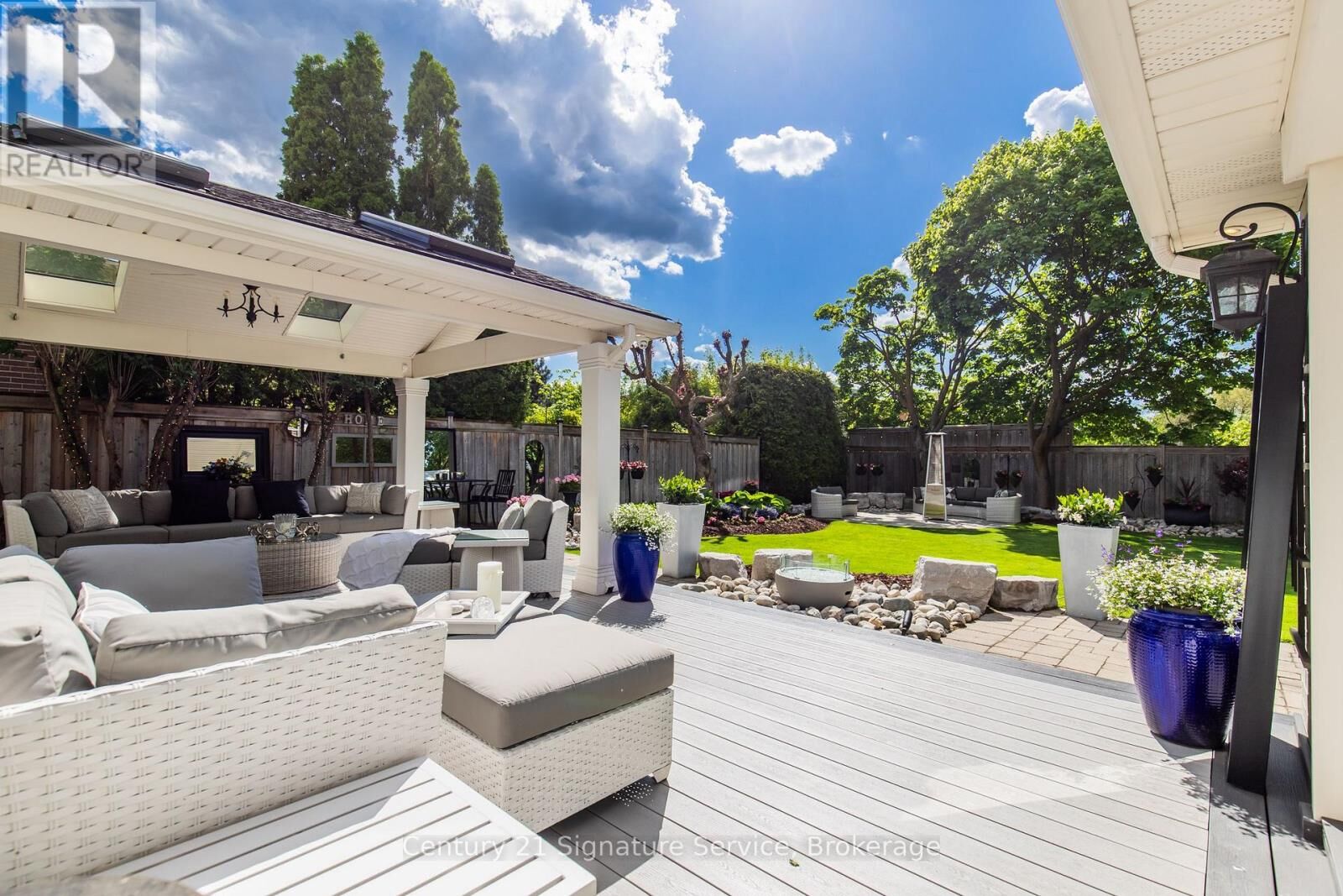 Property Photo:  16 Ferndale Crescent  ON L6W 1E9 