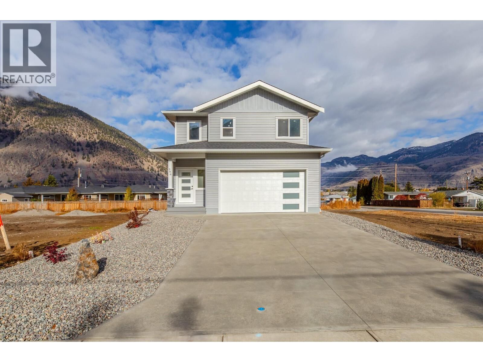 Property Photo: 396 11th Avenue BC V0X 1N3