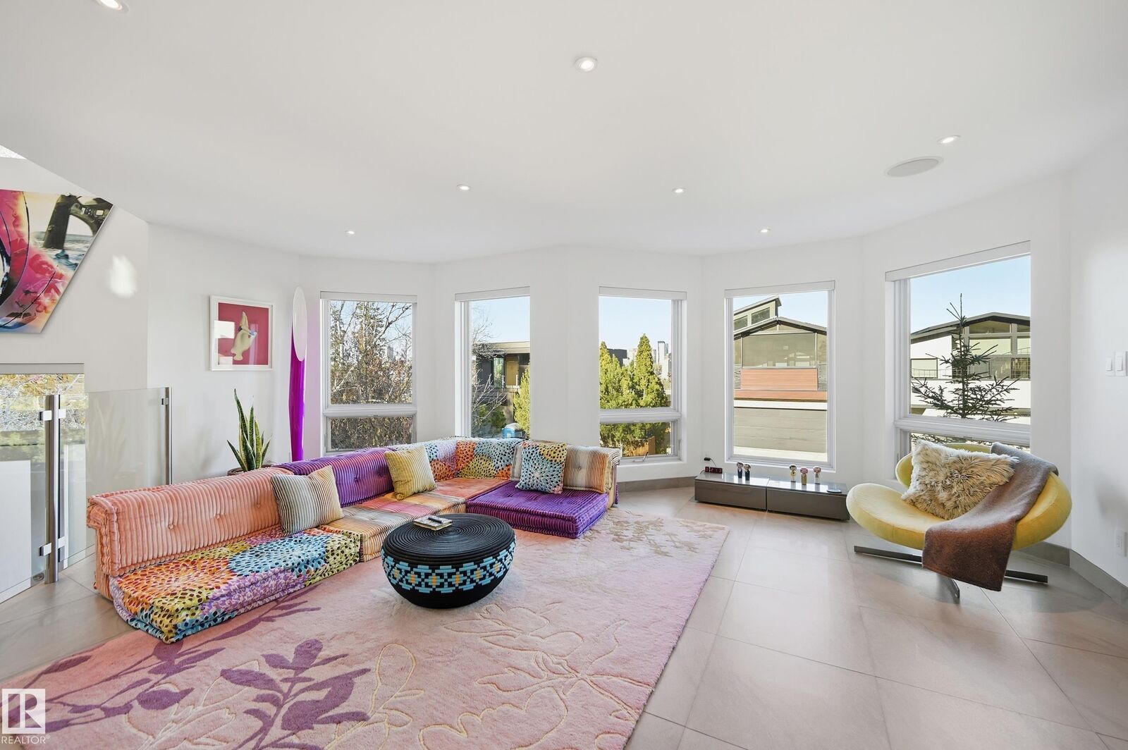 Photo de la propriété:  10065 90 Avenue NW  AB T6E 4X2 