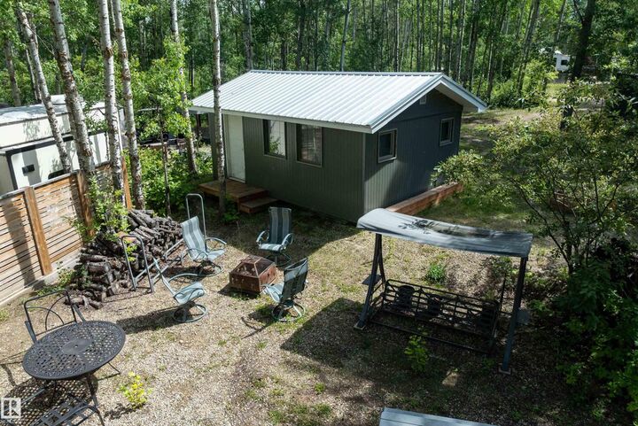 Property Photo:  53509 RR 60 101  AB T0E 1H0 