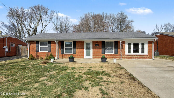 Property Photo:  468 Crestwood Ln  KY 40229 