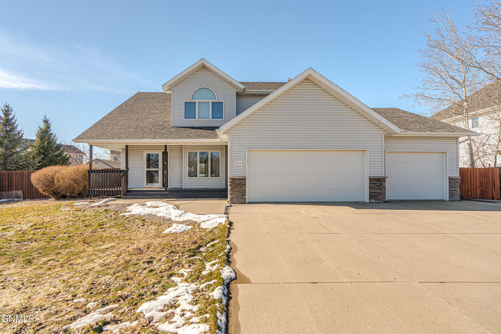 Property Photo:  4814 Amberglow Drive  ND 58503 