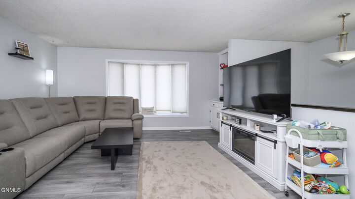 Property Photo:  1401 17th Street SE  ND 58554 