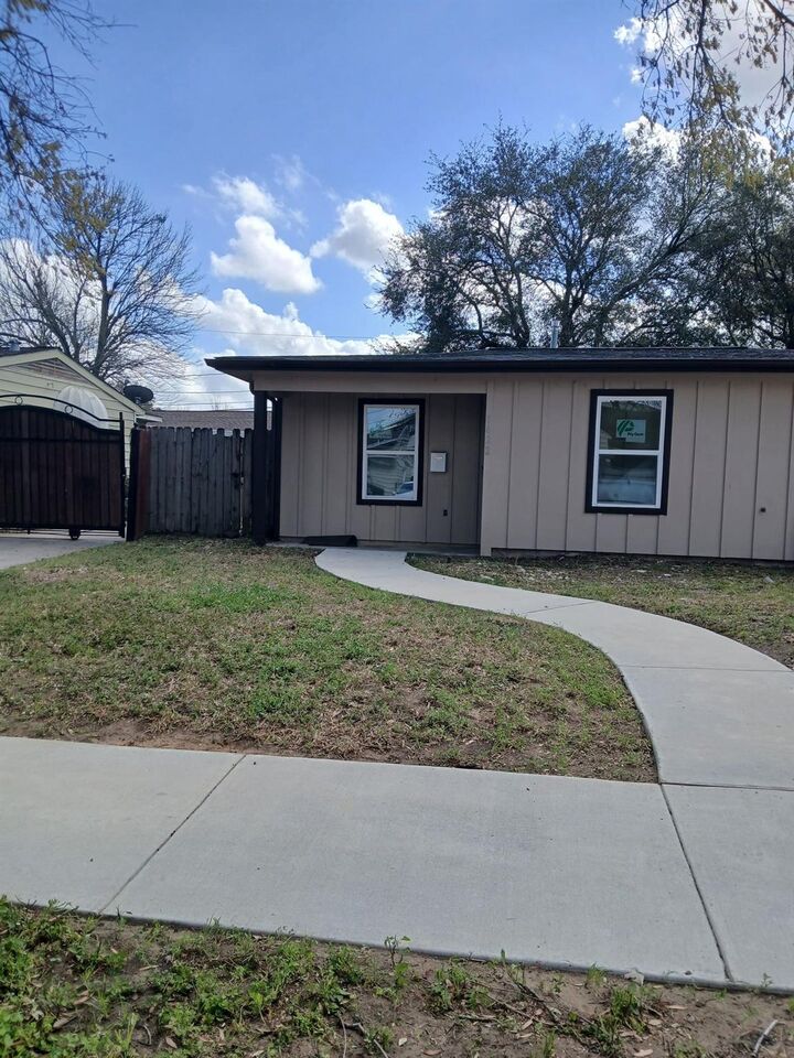 Property Photo:  7422 Thurow Street  TX 77087 