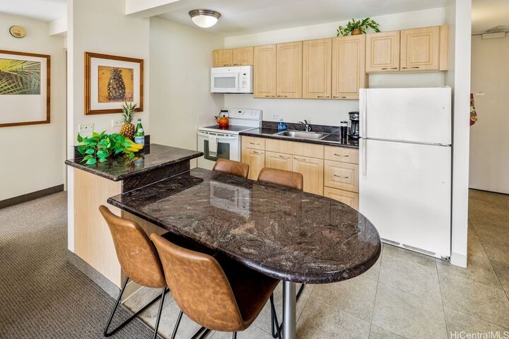 Property Photo:  229 Paoakalani Avenue 906  HI 96815 