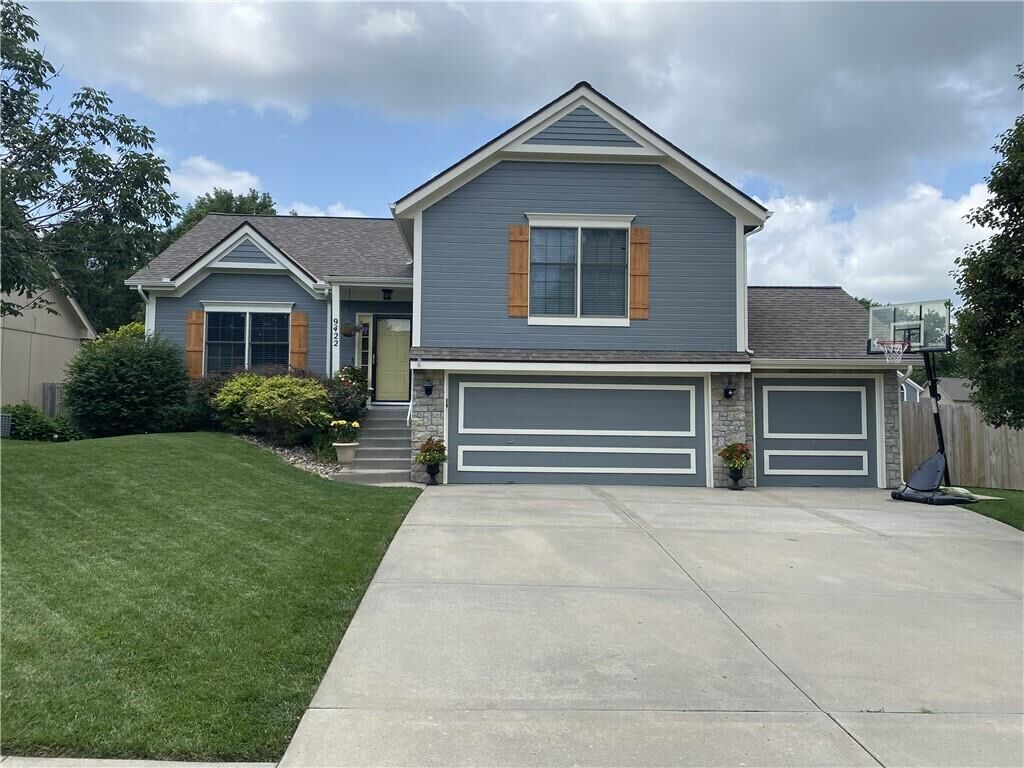 Property Photo:  9422 N Campbell Court  MO 64155 