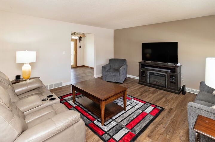 Property Photo:  820 Summer Meadows Court  IA 50220 