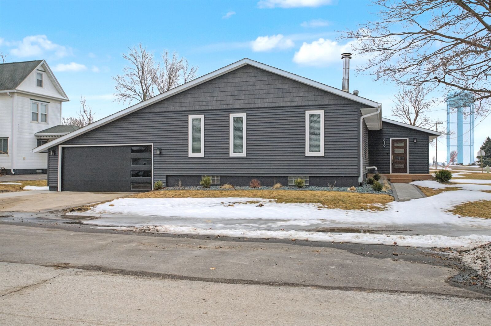 Property Photo:  810 Main Street  IA 50154 