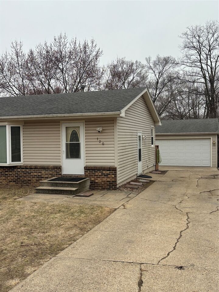 Property Photo: 120 E 36th Street IA 50317