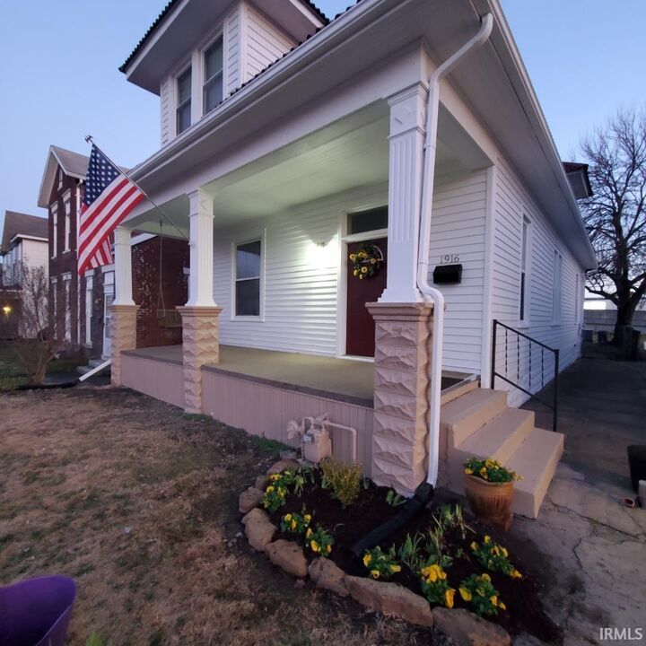 Property Photo:  1916 W Indiana Street  IN 47712 