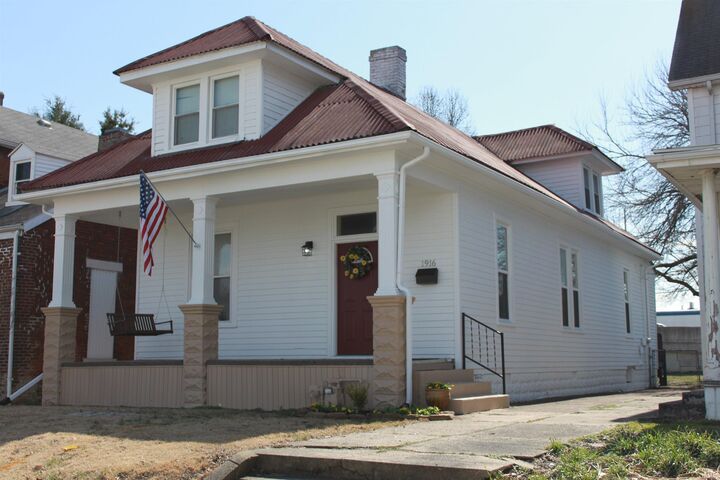 Property Photo: 1916 W Indiana Street IN 47712