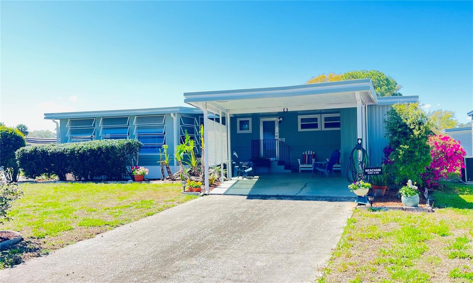 Property Photo:  89 Mauna Loa Drive  FL 34788 